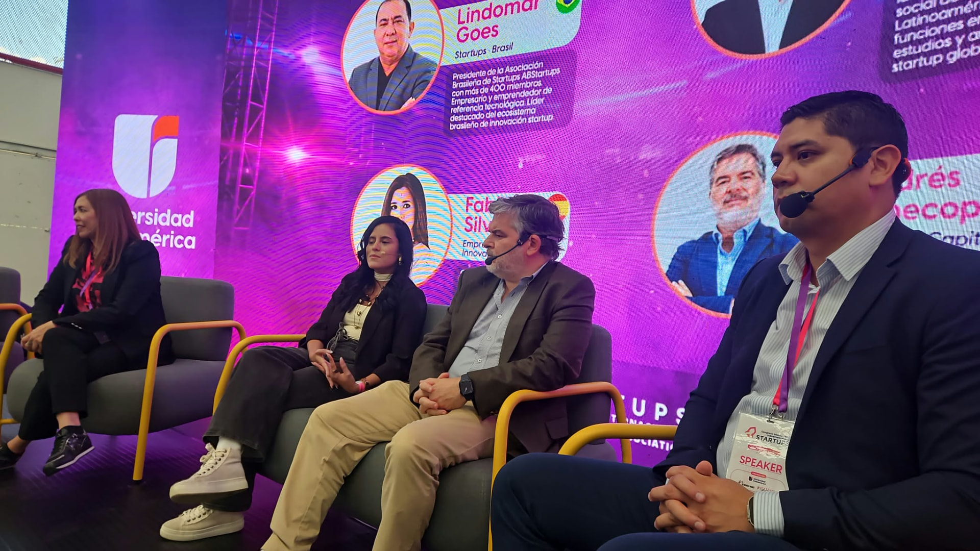 Una de las mesas del encuentro, con profesionales del ecosistema emprendedor.